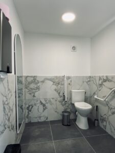 Toilettes Personnes à Mobilité Réduite (PMR)