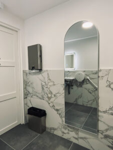 Toilettes Personnes à Mobilité Réduite (PMR)