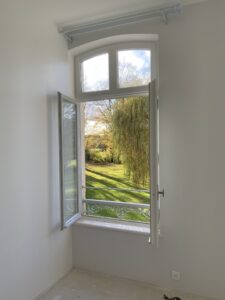 Chambre nuptiale - vue par la fenêtre