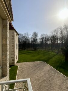 Chambre nuptiale - vue par la fenêtre