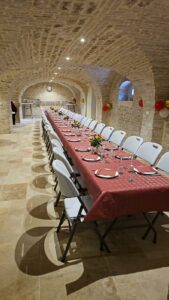 Disposition de la salle pour une soirée d’anniversaire