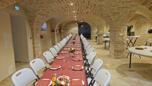 Disposition de la salle pour une soirée d’anniversaire