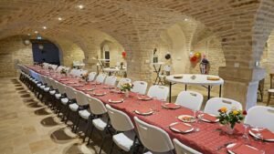 Disposition de la salle pour une soirée d’anniversaire