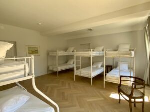 Dortoir pierre vue avec salle de bain privative